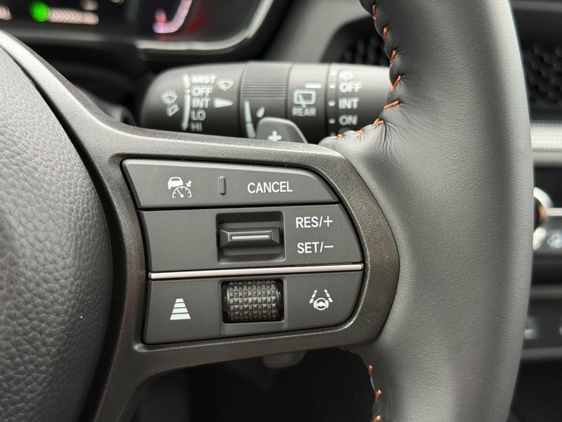 Honda CR-V Hybrid Vehicle Image 13