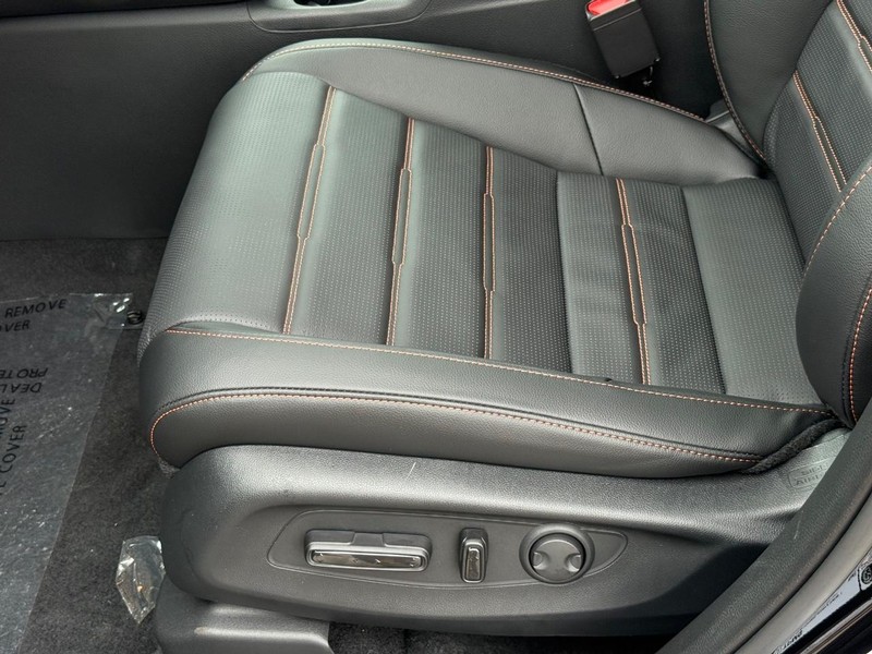 Honda CR-V Hybrid Vehicle Image 17