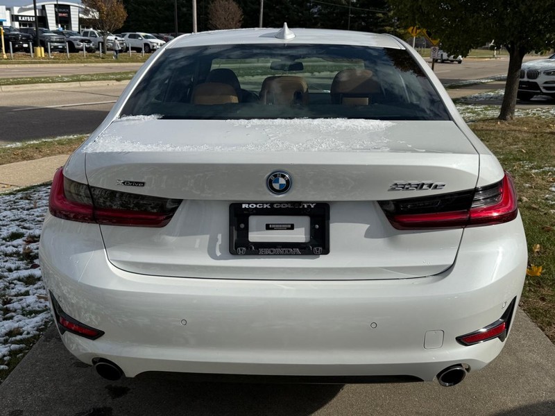 BMW 3 Series Vehicle Image 4