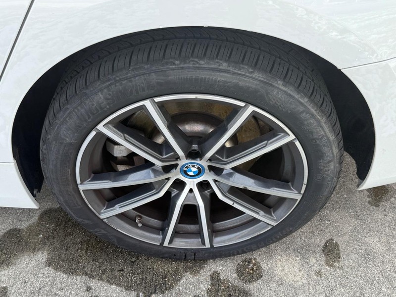 BMW 3 Series Vehicle Image 6