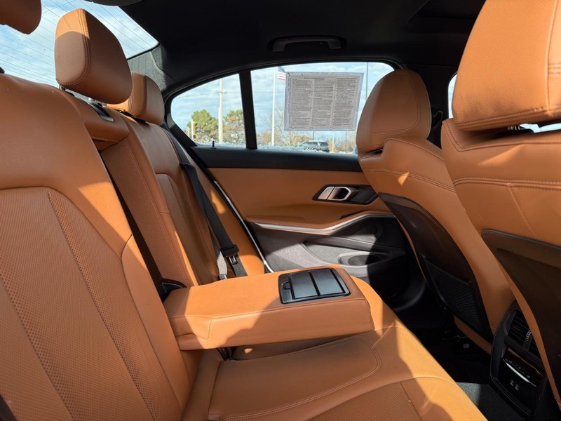 BMW 3 Series Vehicle Image 9