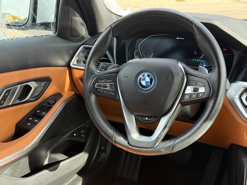 BMW 3 Series Vehicle Image 13