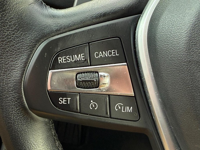 BMW 3 Series Vehicle Image 15