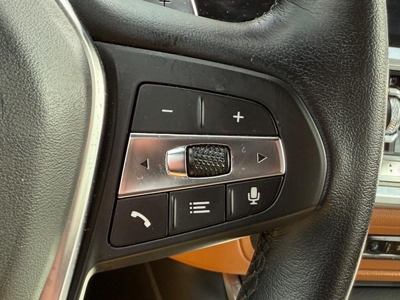 BMW 3 Series Vehicle Image 16