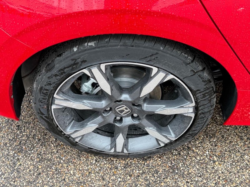 Honda Civic Hatchback Hybrid Vehicle Image 4