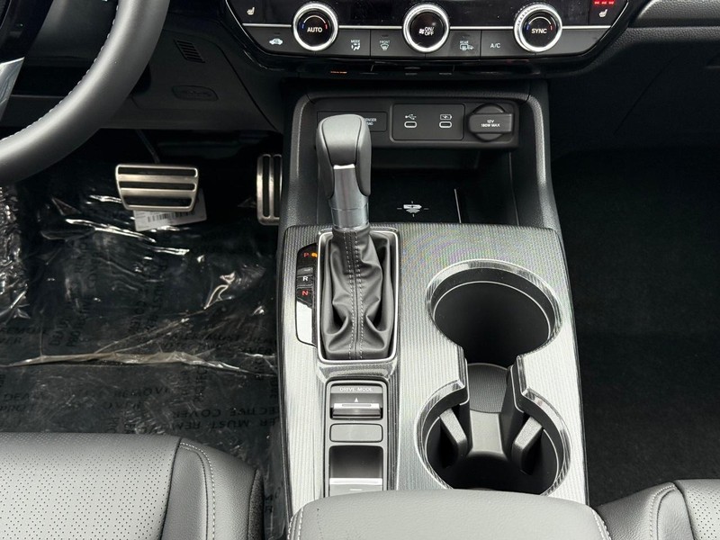 Honda Civic Hatchback Hybrid Vehicle Image 8