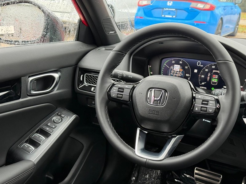 Honda Civic Hatchback Hybrid Vehicle Image 9