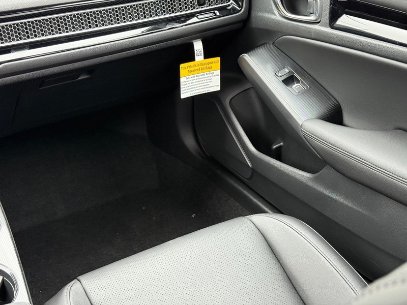 Honda Civic Hatchback Hybrid Vehicle Image 10