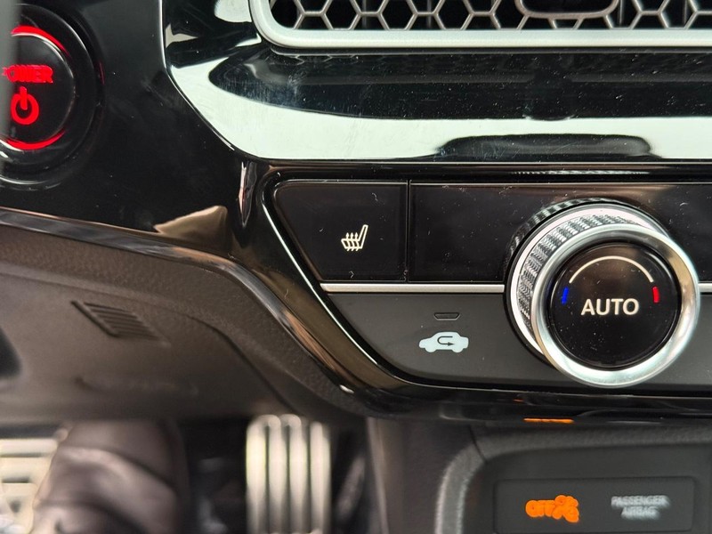 Honda Civic Hatchback Hybrid Vehicle Image 14