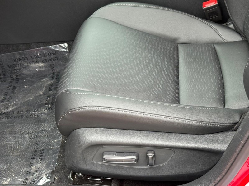 Honda Civic Hatchback Hybrid Vehicle Image 16