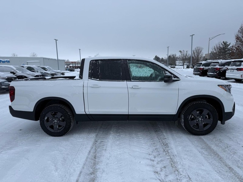 Honda Ridgeline Vehicle Image 2