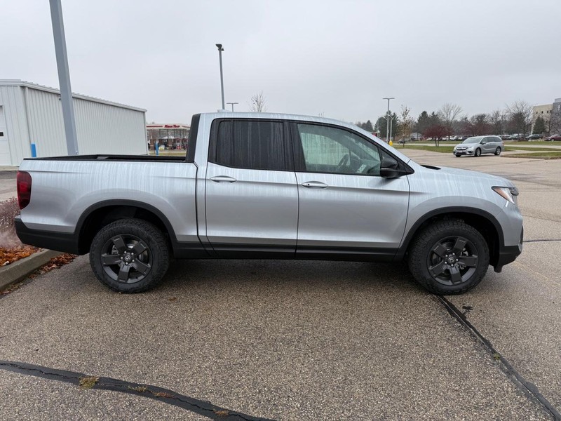 Honda Ridgeline Vehicle Image 2