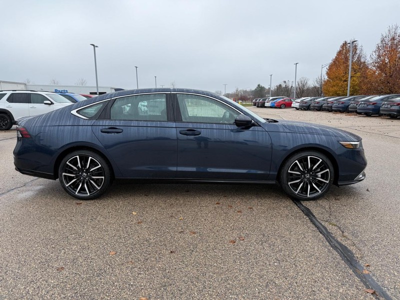 Honda Accord Hybrid Vehicle Image 2