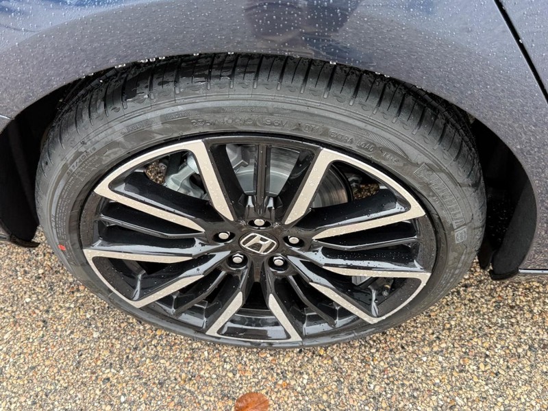 Honda Accord Hybrid Vehicle Image 4