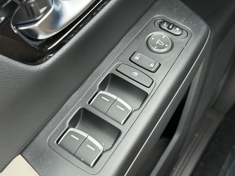 Honda CR-V Vehicle Image 16