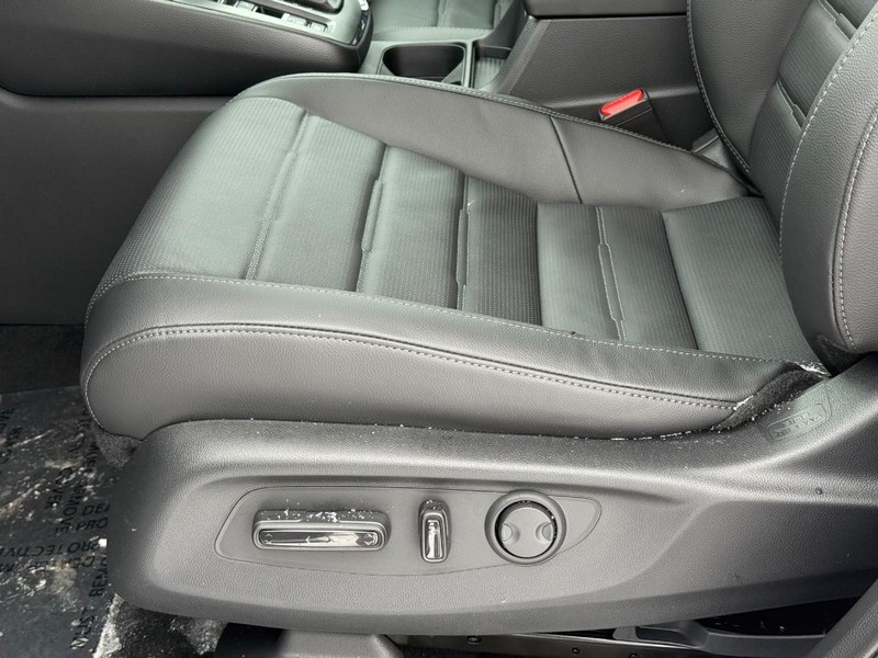 Honda CR-V Vehicle Image 17