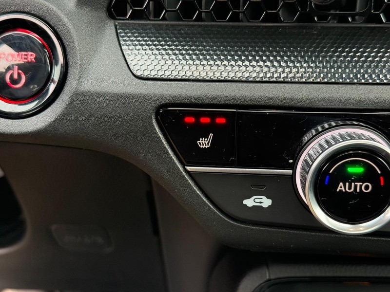 Honda CR-V Hybrid Vehicle Image 16