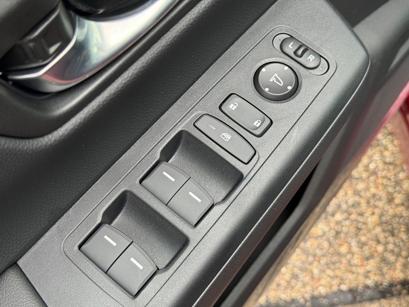 Honda CR-V Hybrid Vehicle Image 17