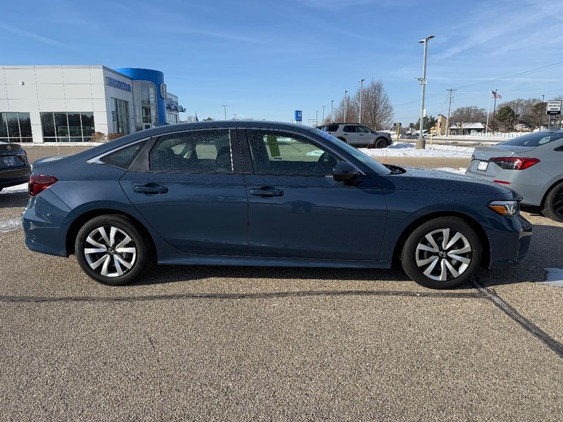 Honda Civic Sedan Vehicle Full-screen Gallery Image 02