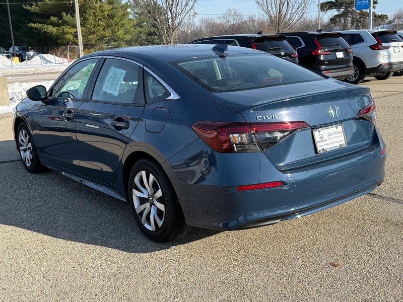 Honda Civic Sedan Vehicle Full-screen Gallery Image 05