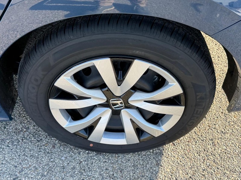 Honda Civic Sedan Vehicle Full-screen Gallery Image 06