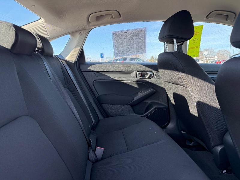 Honda Civic Sedan Vehicle Full-screen Gallery Image 09