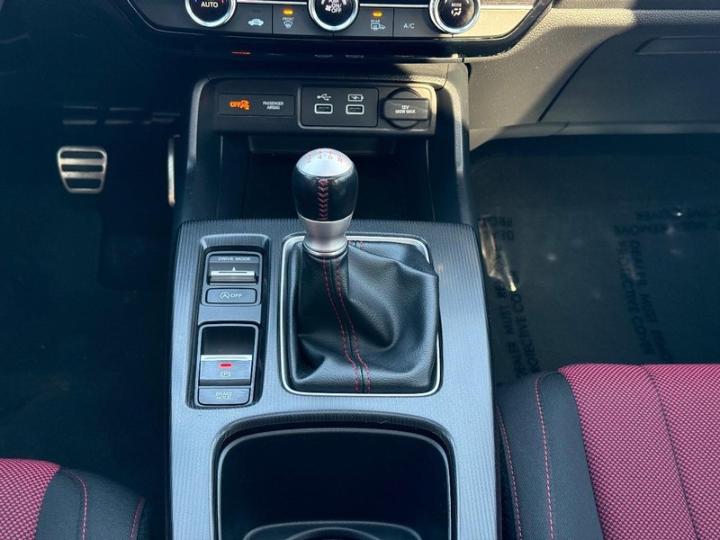 Honda Civic Si Vehicle Full-screen Gallery Image 12