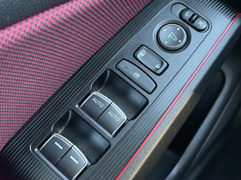 Honda Civic Si Vehicle Full-screen Gallery Image 19