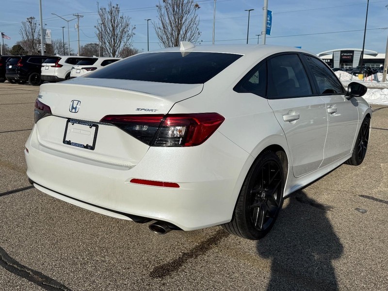 Honda Civic Sedan Vehicle Full-screen Gallery Image 03