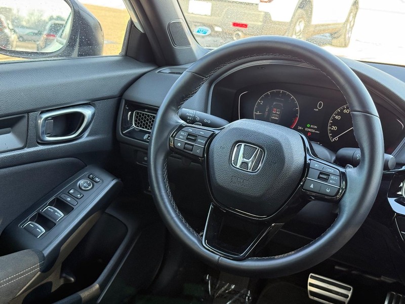 Honda Civic Sedan Vehicle Full-screen Gallery Image 13