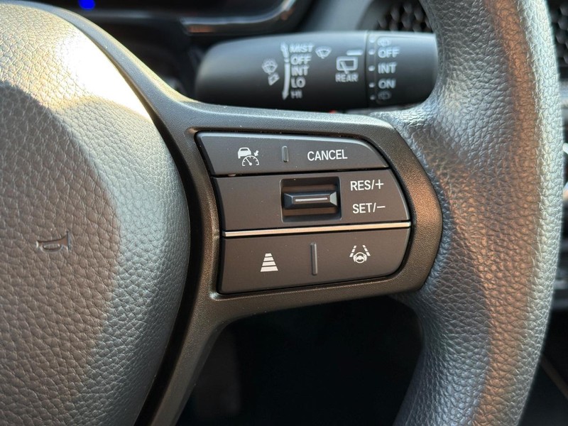 Honda CR-V Vehicle Image 16