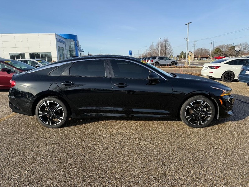 Kia K5 Vehicle Image 2