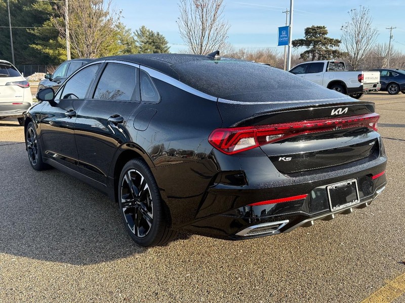 Kia K5 Vehicle Image 6