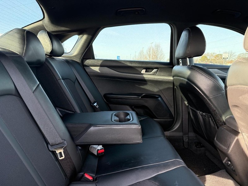 Kia K5 Vehicle Image 10