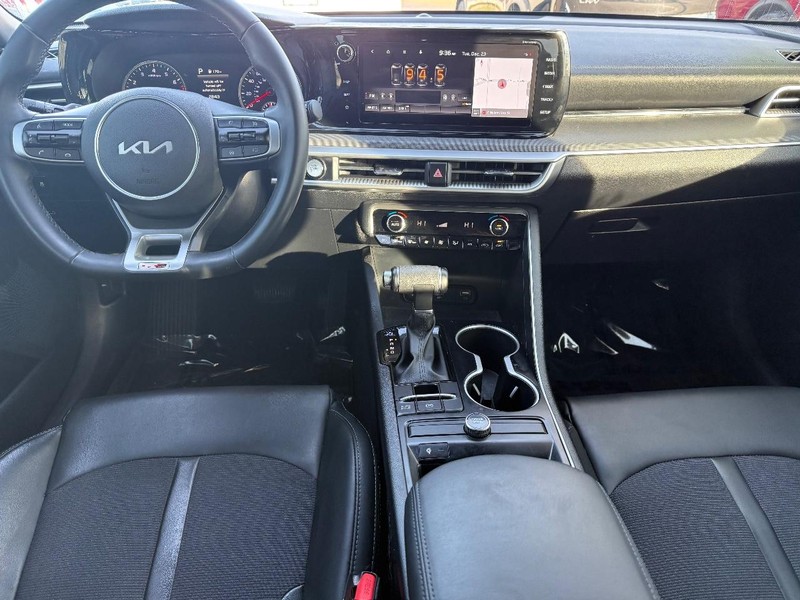 Kia K5 Vehicle Image 11