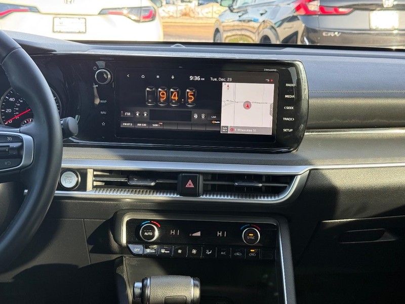 Kia K5 Vehicle Image 12