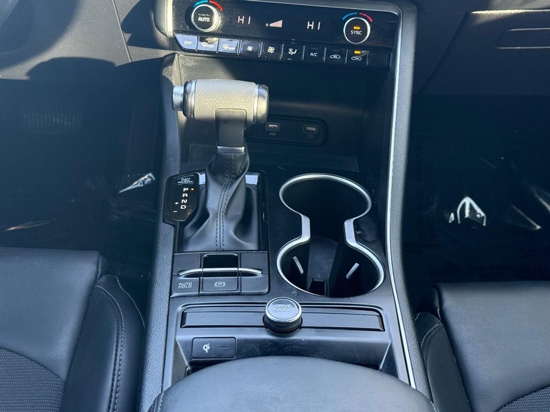 Kia K5 Vehicle Image 13