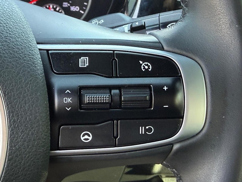 Kia K5 Vehicle Image 17