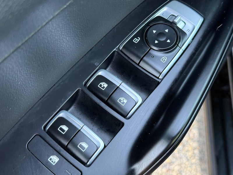 Kia K5 Vehicle Image 20