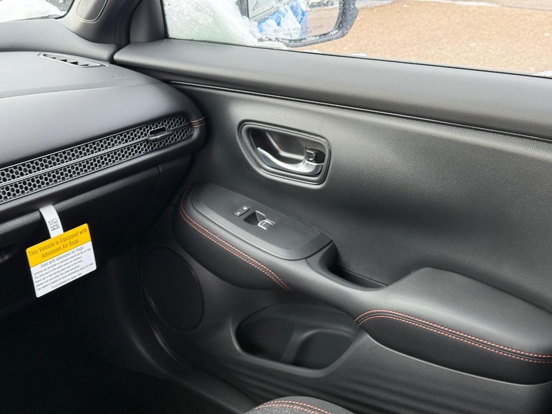 Honda HR-V Vehicle Image 14