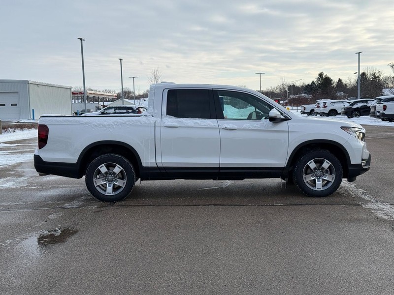 Honda Ridgeline Vehicle Image 2