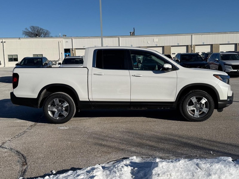 Honda Ridgeline Vehicle Image 2