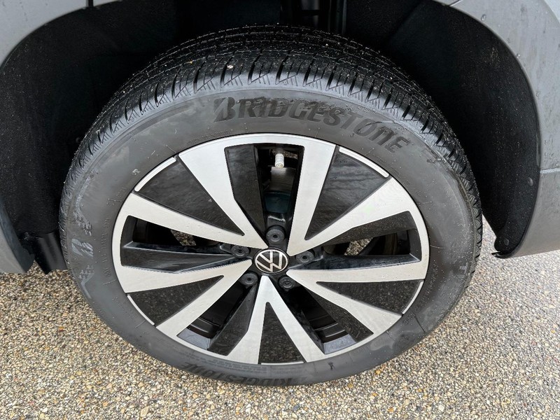 Volkswagen Taos Vehicle Full-screen Gallery Image 07