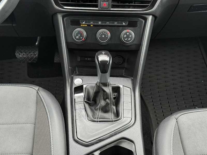 Volkswagen Taos Vehicle Full-screen Gallery Image 13