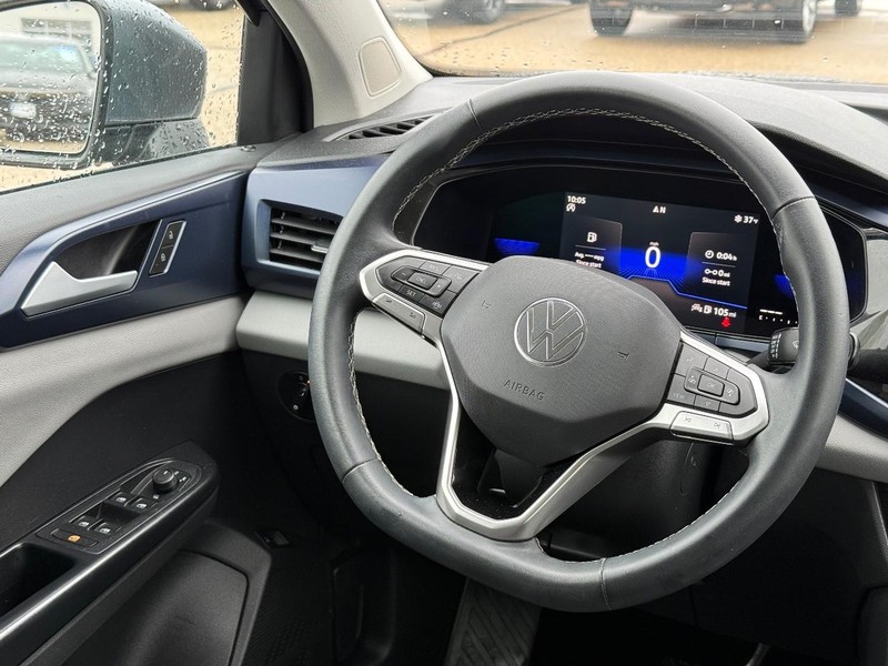 Volkswagen Taos Vehicle Full-screen Gallery Image 14