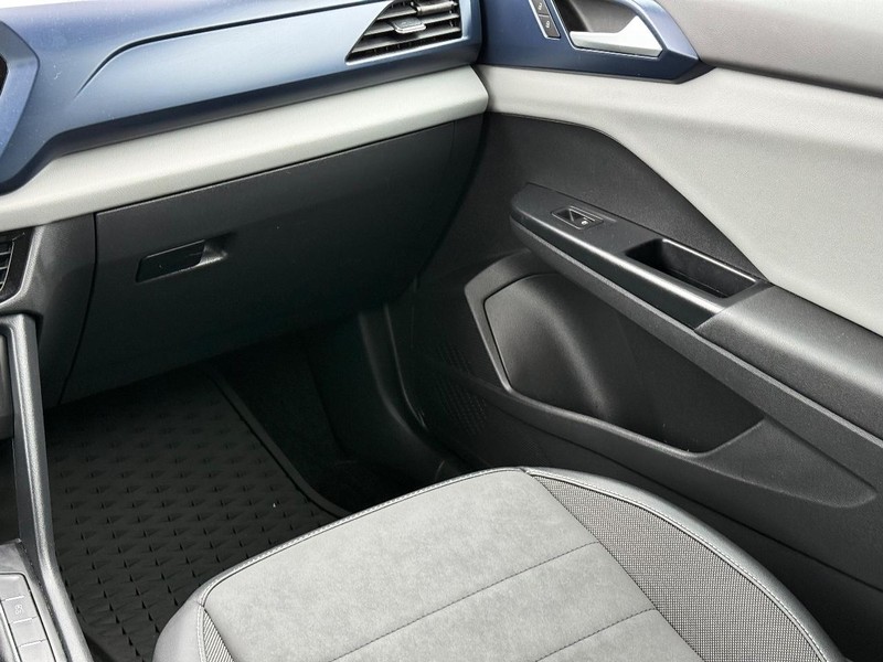 Volkswagen Taos Vehicle Full-screen Gallery Image 15