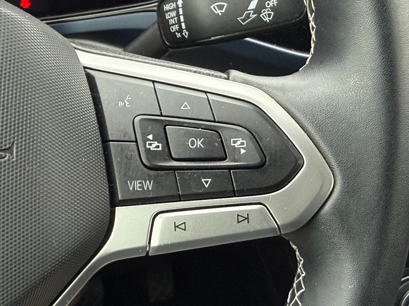 Volkswagen Taos Vehicle Full-screen Gallery Image 17