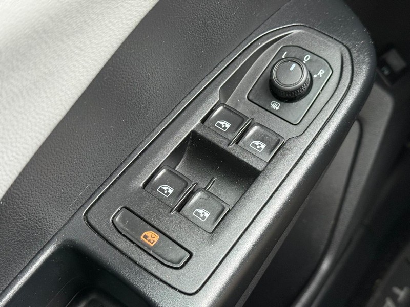 Volkswagen Taos Vehicle Full-screen Gallery Image 21