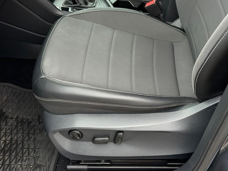 Volkswagen Taos Vehicle Full-screen Gallery Image 22