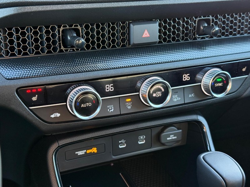 Honda CR-V Hybrid Vehicle Image 13